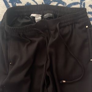 These are h&m pants they are size 8 they don’t fit me they are really cute